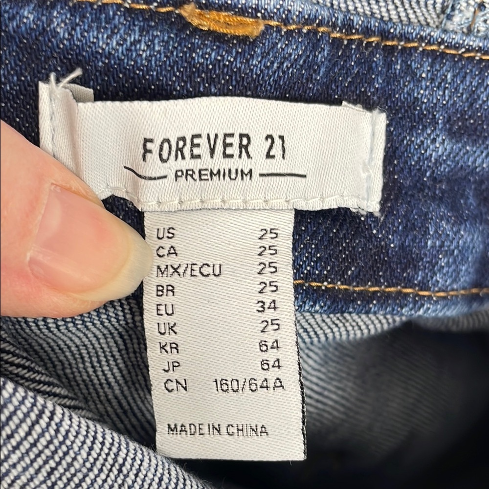 Forever 21 Ultra High-Waisted Wide Leg Blue Jeans with Button Front - Size 25 - Picture 11 of 13